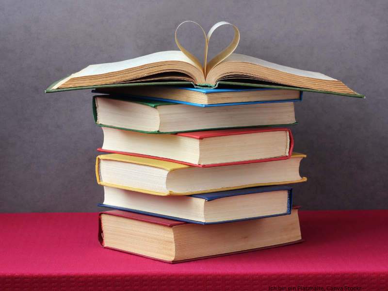 Auf einem Stapel Bücher liegt ein aufgeschlagenes Buch, dessen Seiten ein Herz formen. 