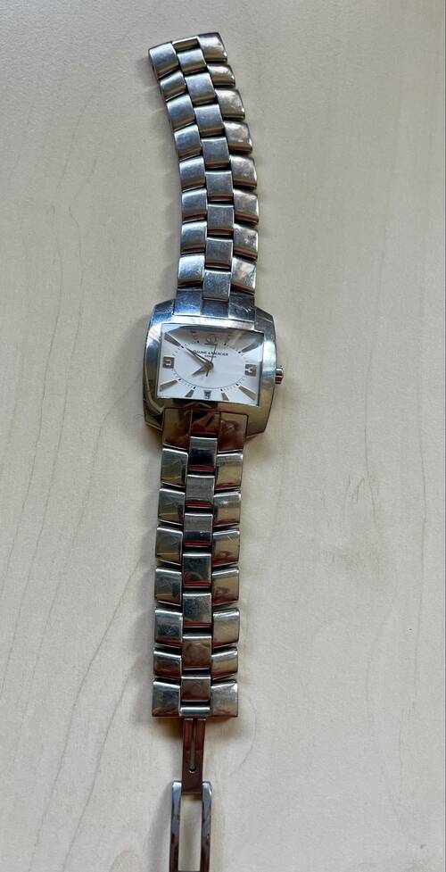 Silberne Armbanduhr