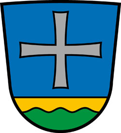 Das Bild zeigt ein Wappen mit einem silbernen Kreuz auf blauem Hintergrund und einem gelben Feld mit einer grünen Wellenlinie am unteren Rand.