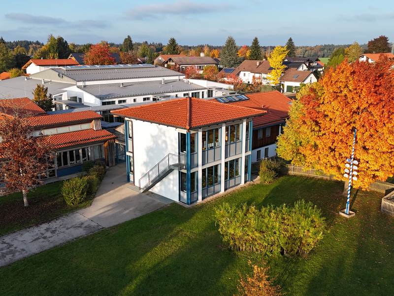 Drohnenbild der Grundschule