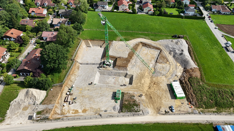 Die Luftansicht einer großen Baustelle, 