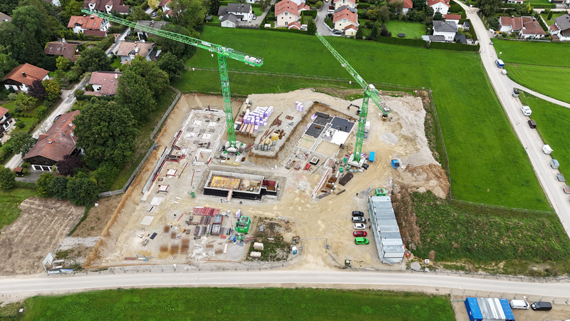 Die Luftansicht einer großen Baustelle, 