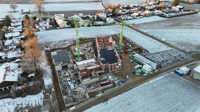 Die Luftansicht einer großen Baustelle, 