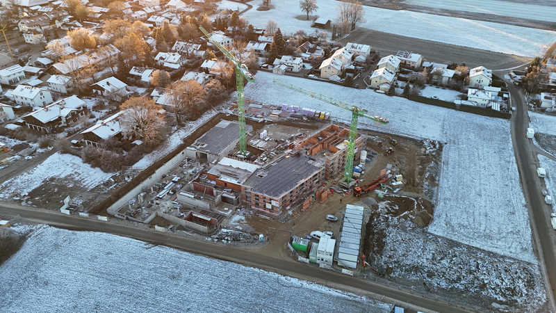 Die Luftansicht einer großen Baustelle, 