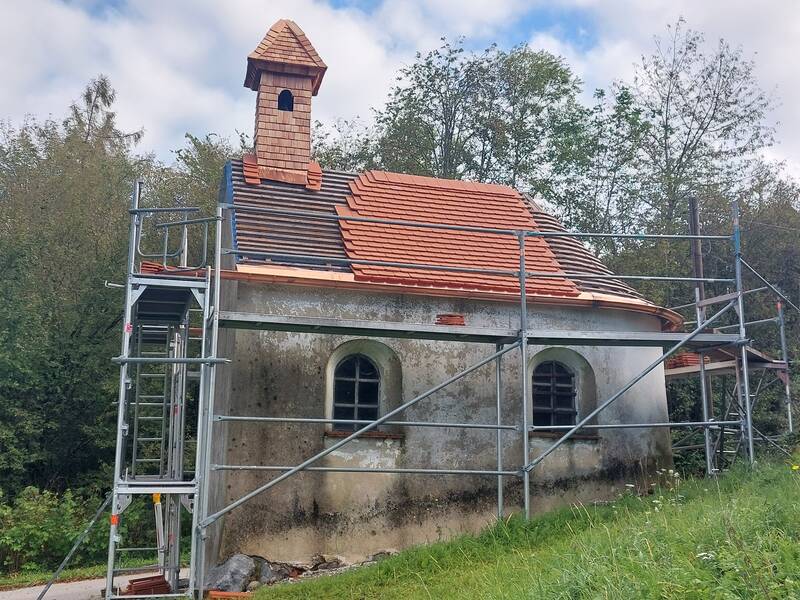 Weihung der Kapelle Beigarten. Man sieht die Aussenansicht der Kapelle bereits eingerüstet.